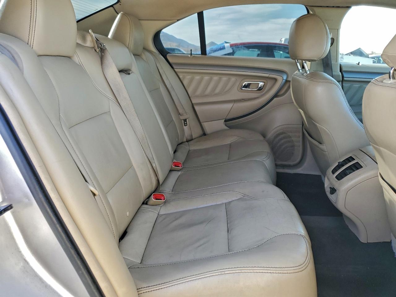 Ford Taurus Sel Image 10