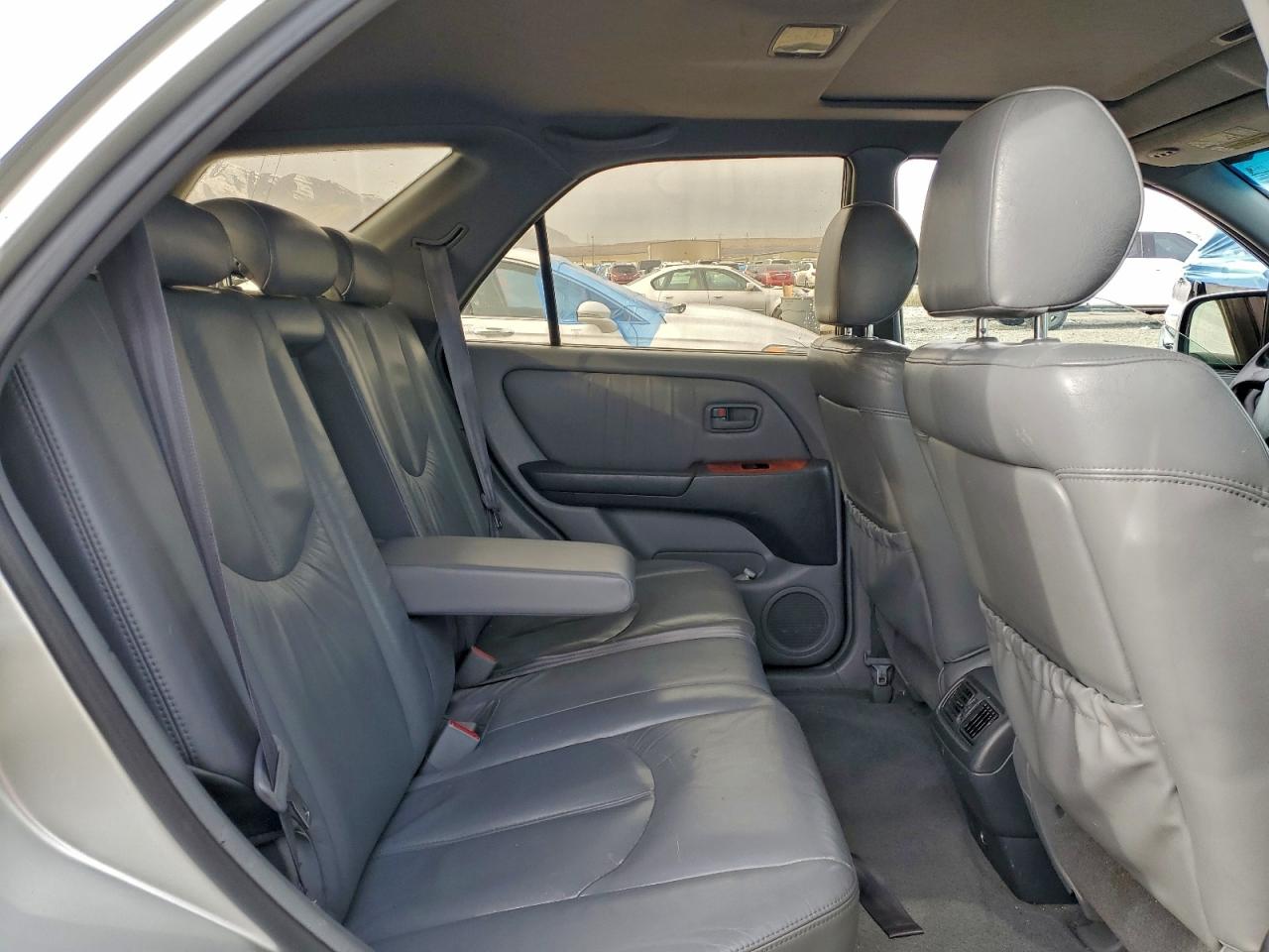 Lexus RX 300 Image 7