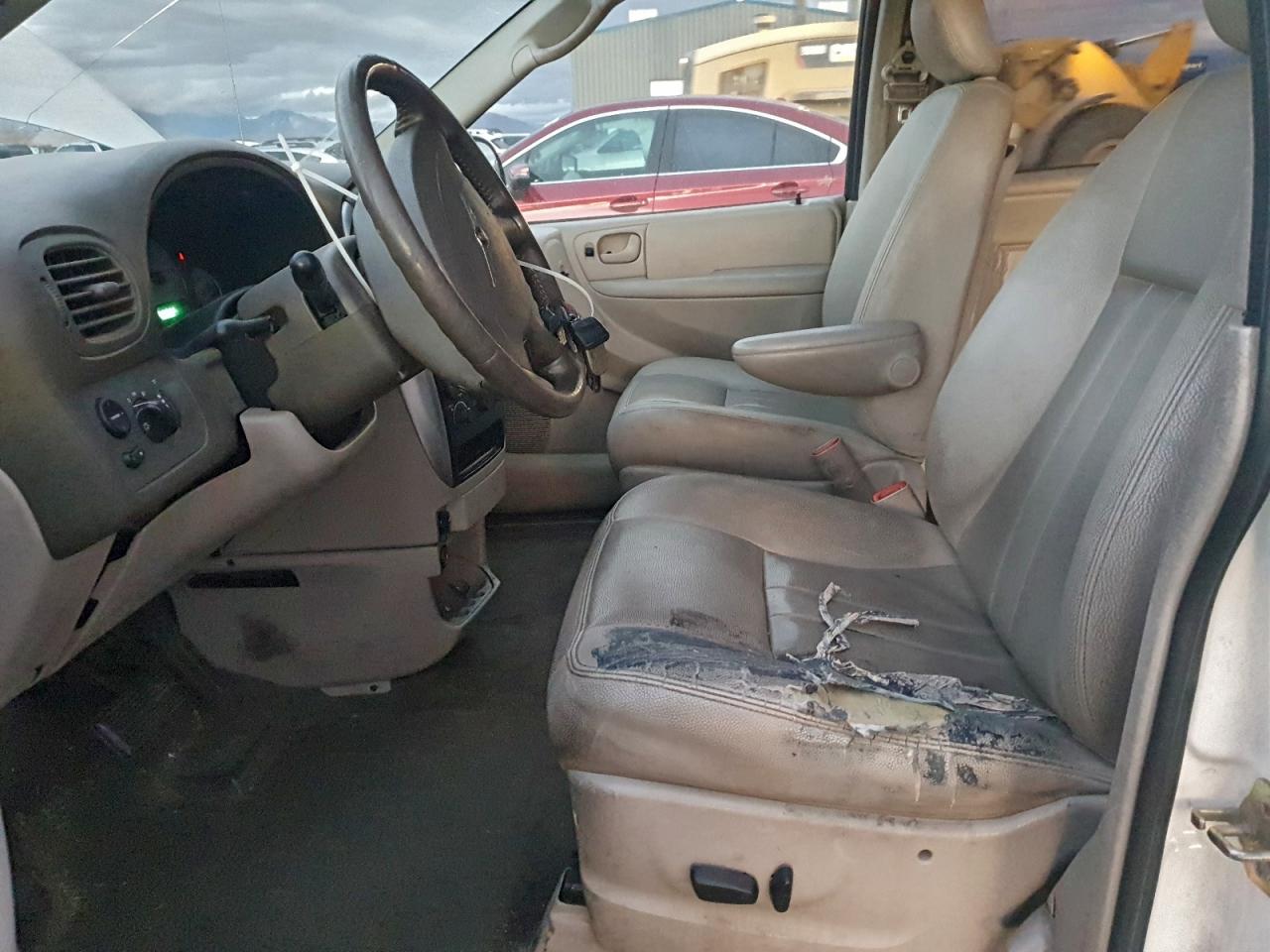 Chrysler Minivan Touring Image 5