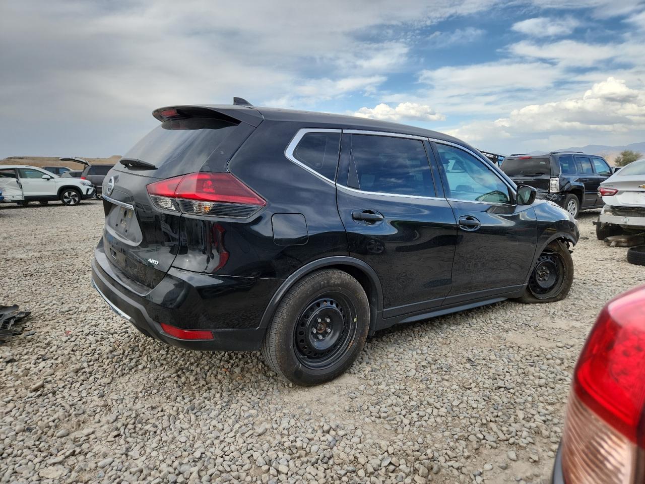 Nissan Rogue S Image 2