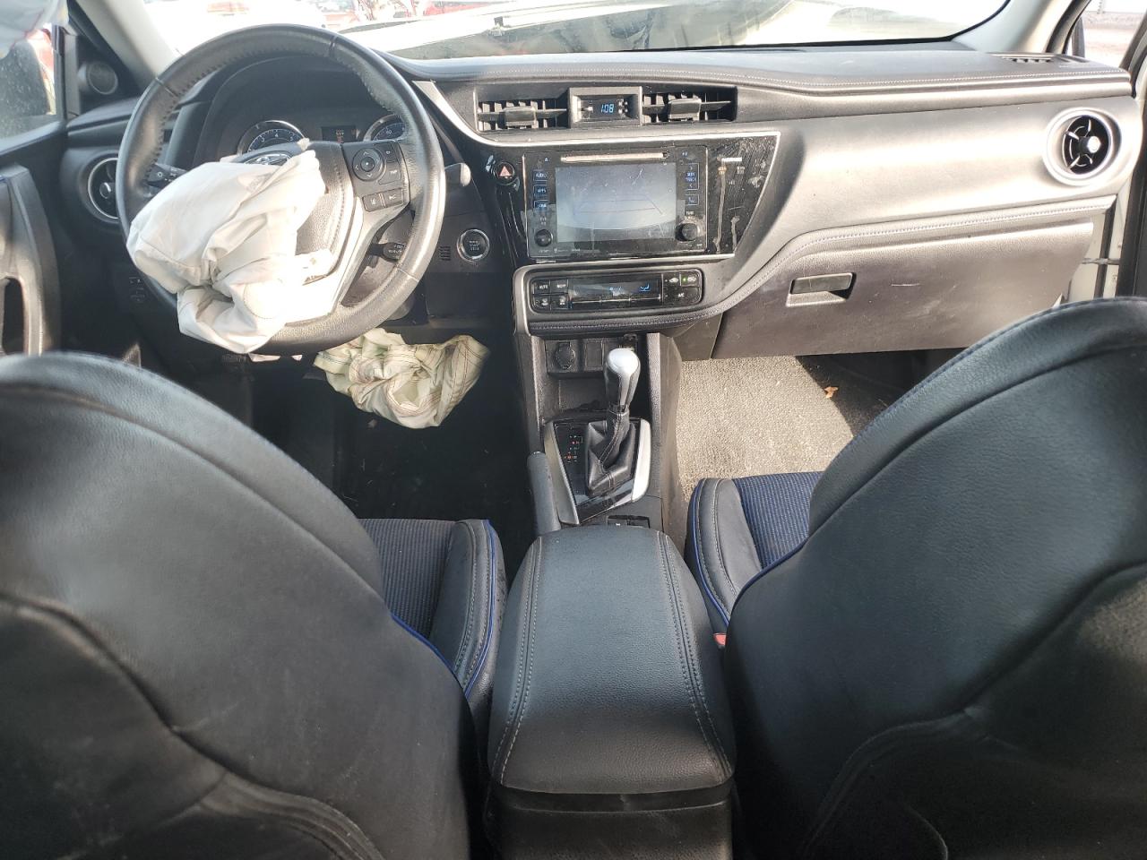 Toyota Corolla L Image 4