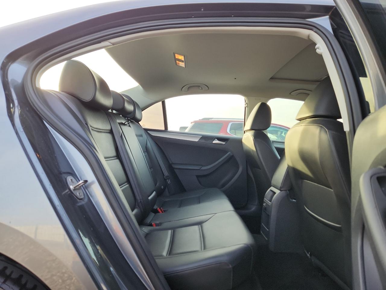 Volkswagen Jetta Se Image 9