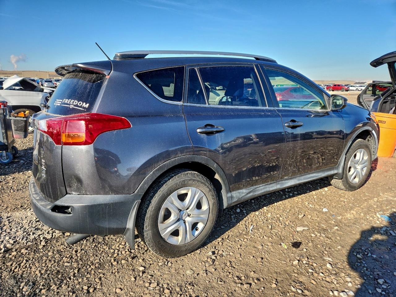 Toyota RAV4 Le Image 4