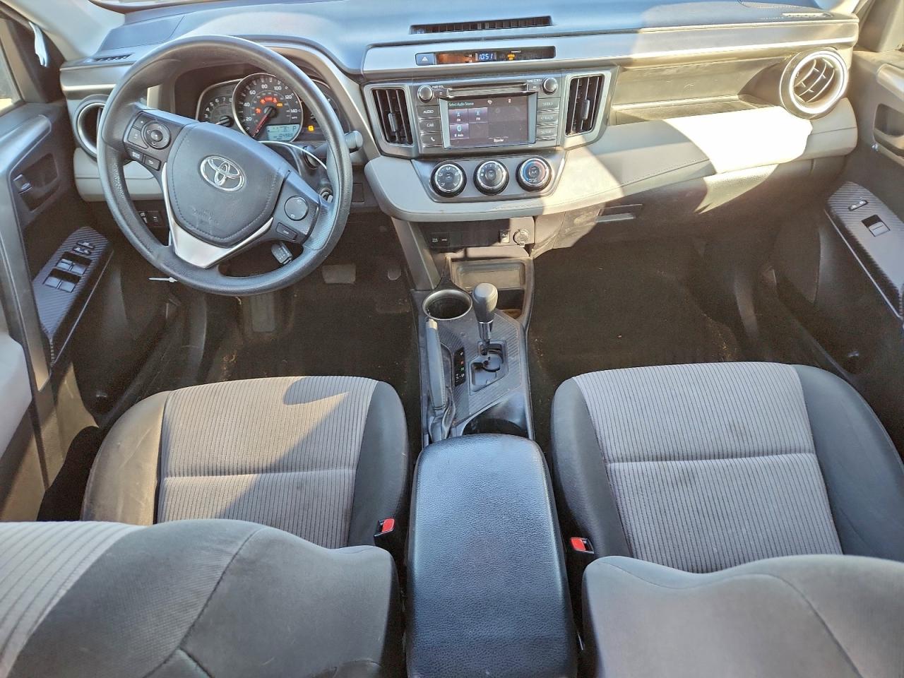 Toyota RAV4 Le Image 8