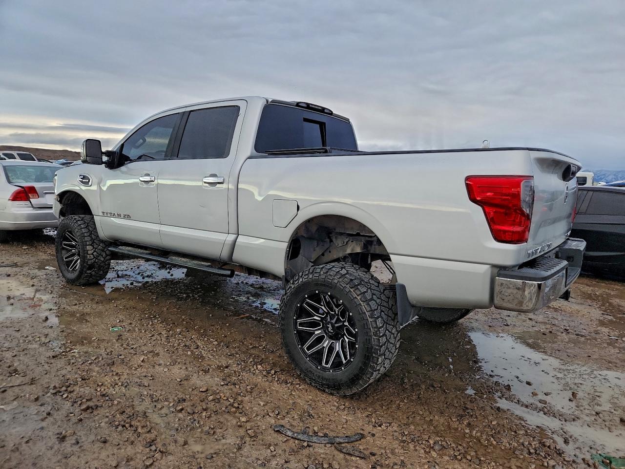 Nissan Titan S Image 11