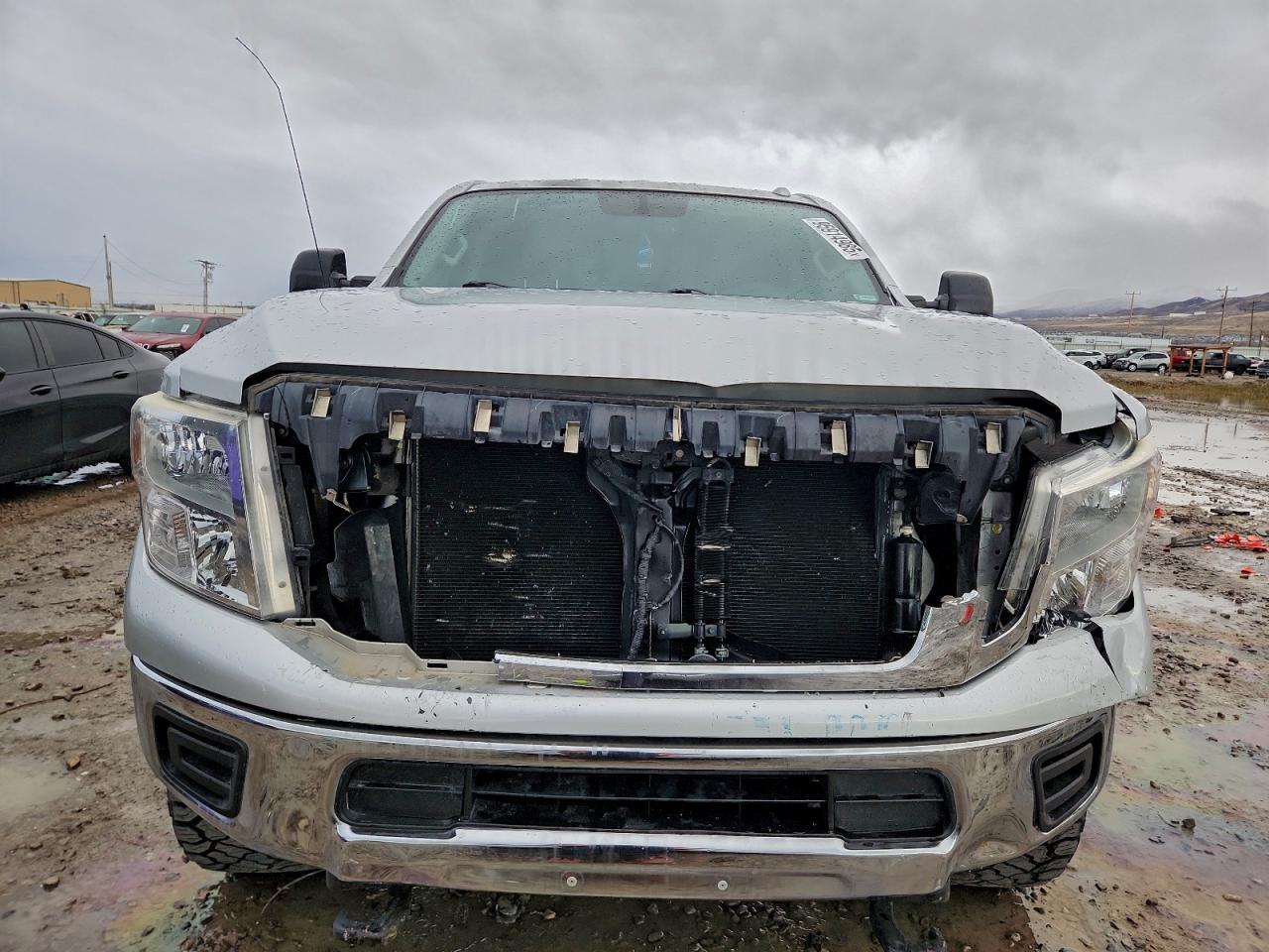 Nissan Titan S Image 2