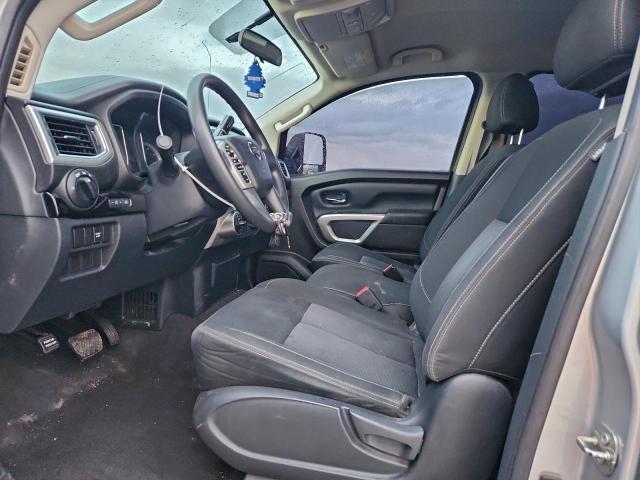 Nissan Titan S Image 12