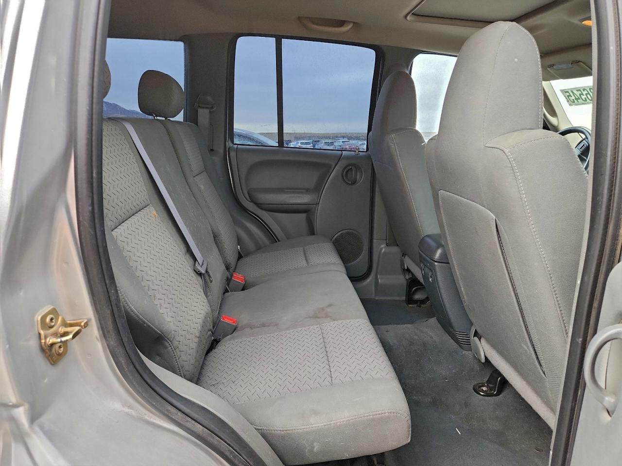 Jeep Liberty Renegade Image 4