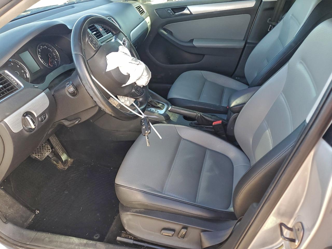 Volkswagen Jetta Hybrid Image 6