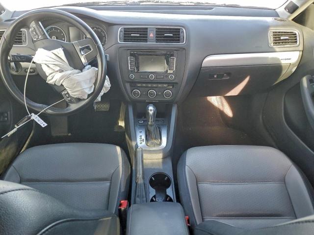 Volkswagen Jetta Hybrid Image 4