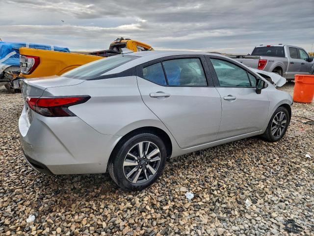 Nissan Versa Sv Image 3