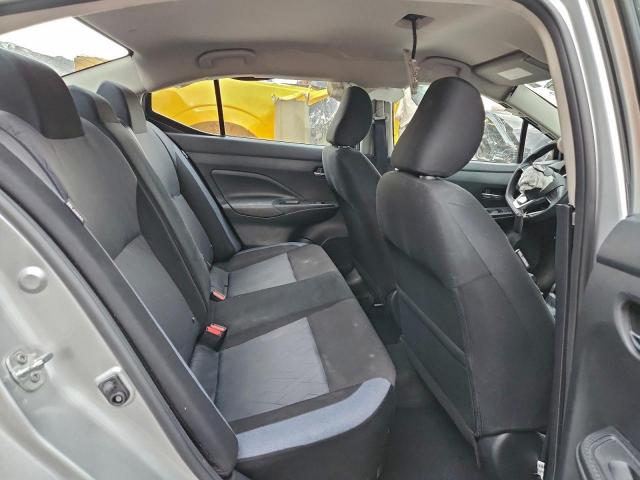 Nissan Versa Sv Image 13