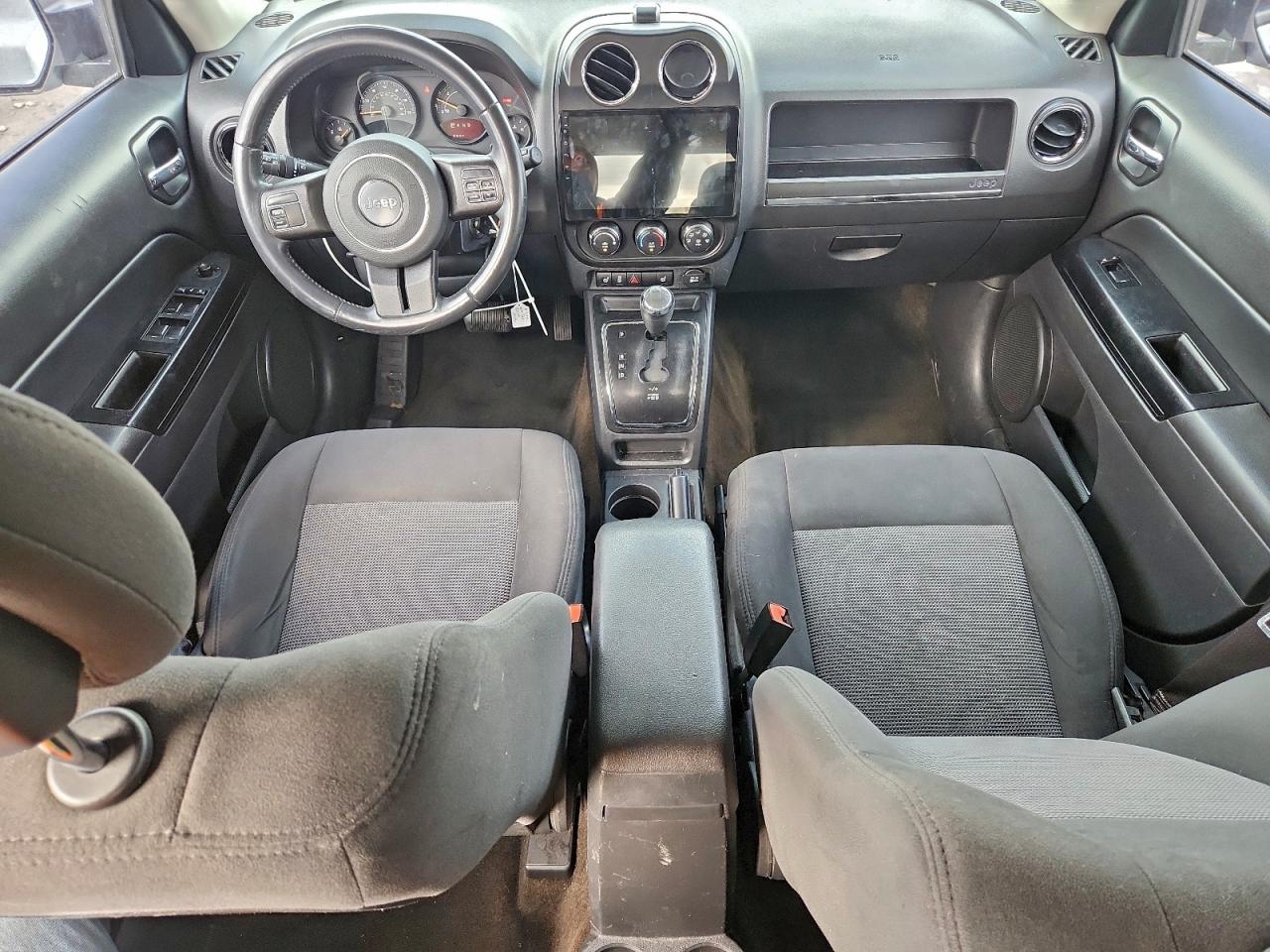 Jeep Patriot Latitude Image 11