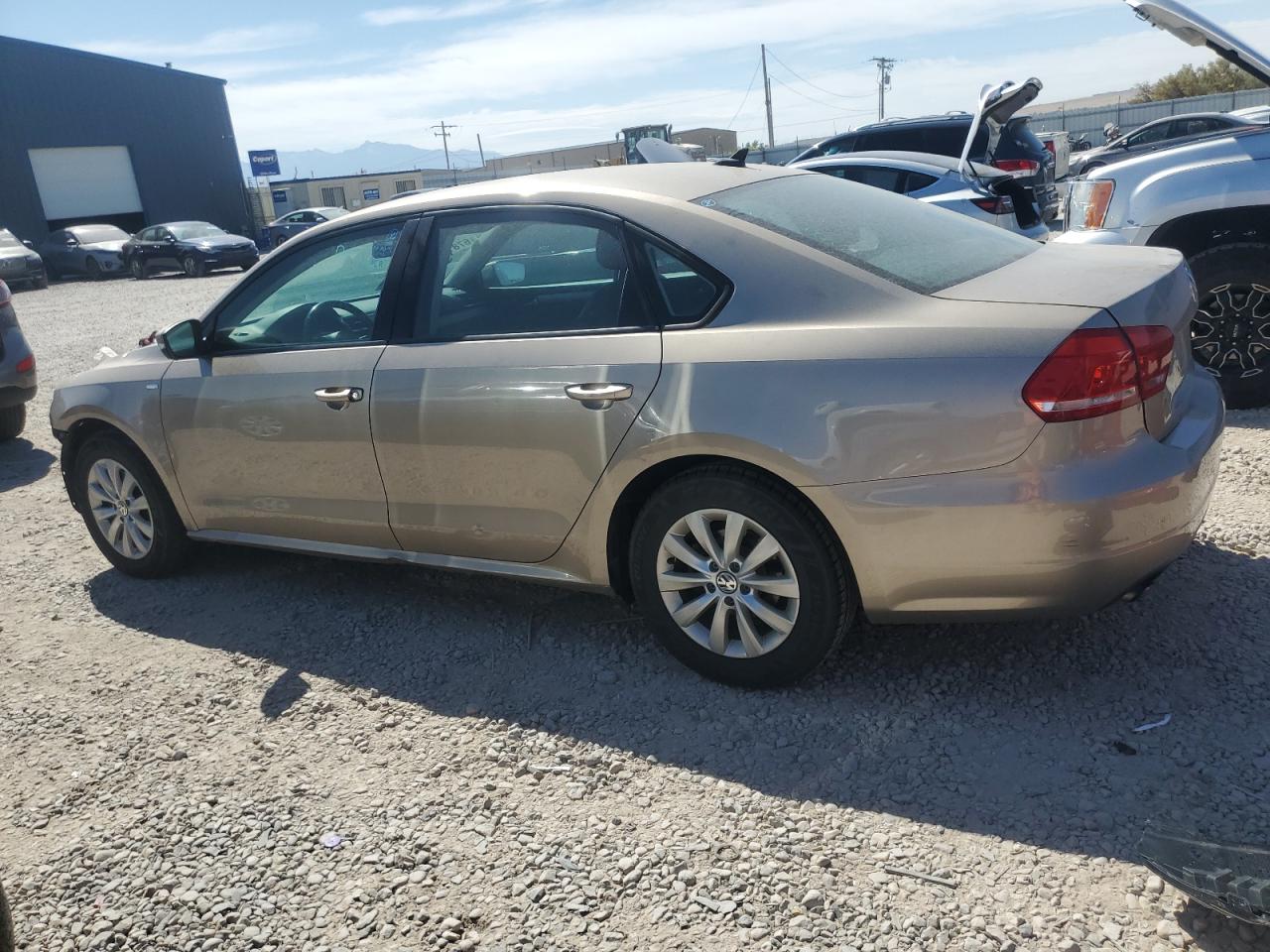 Volkswagen Passat S Image 5