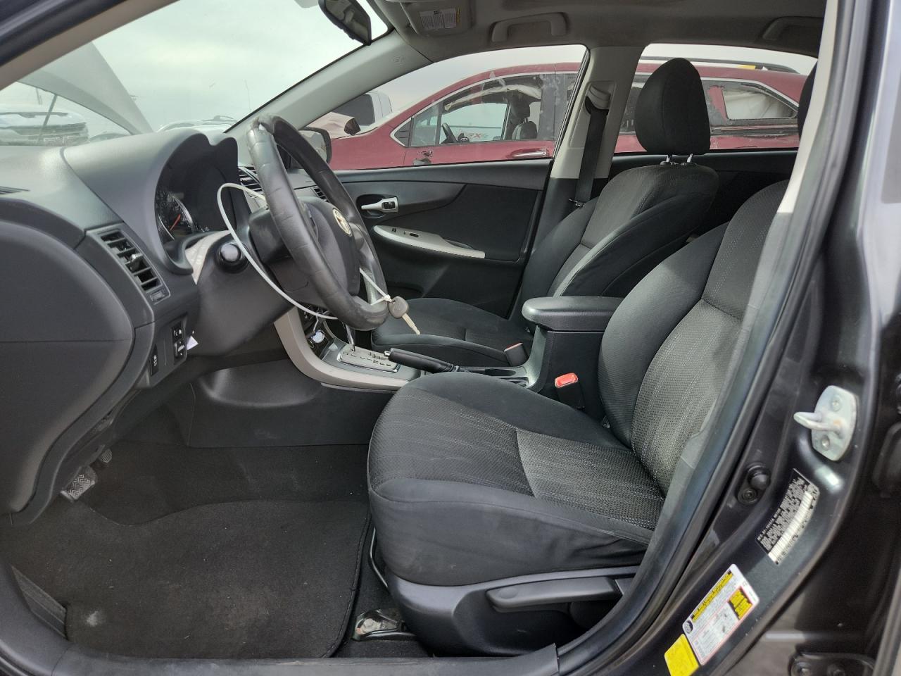 Toyota Corolla Base Image 7