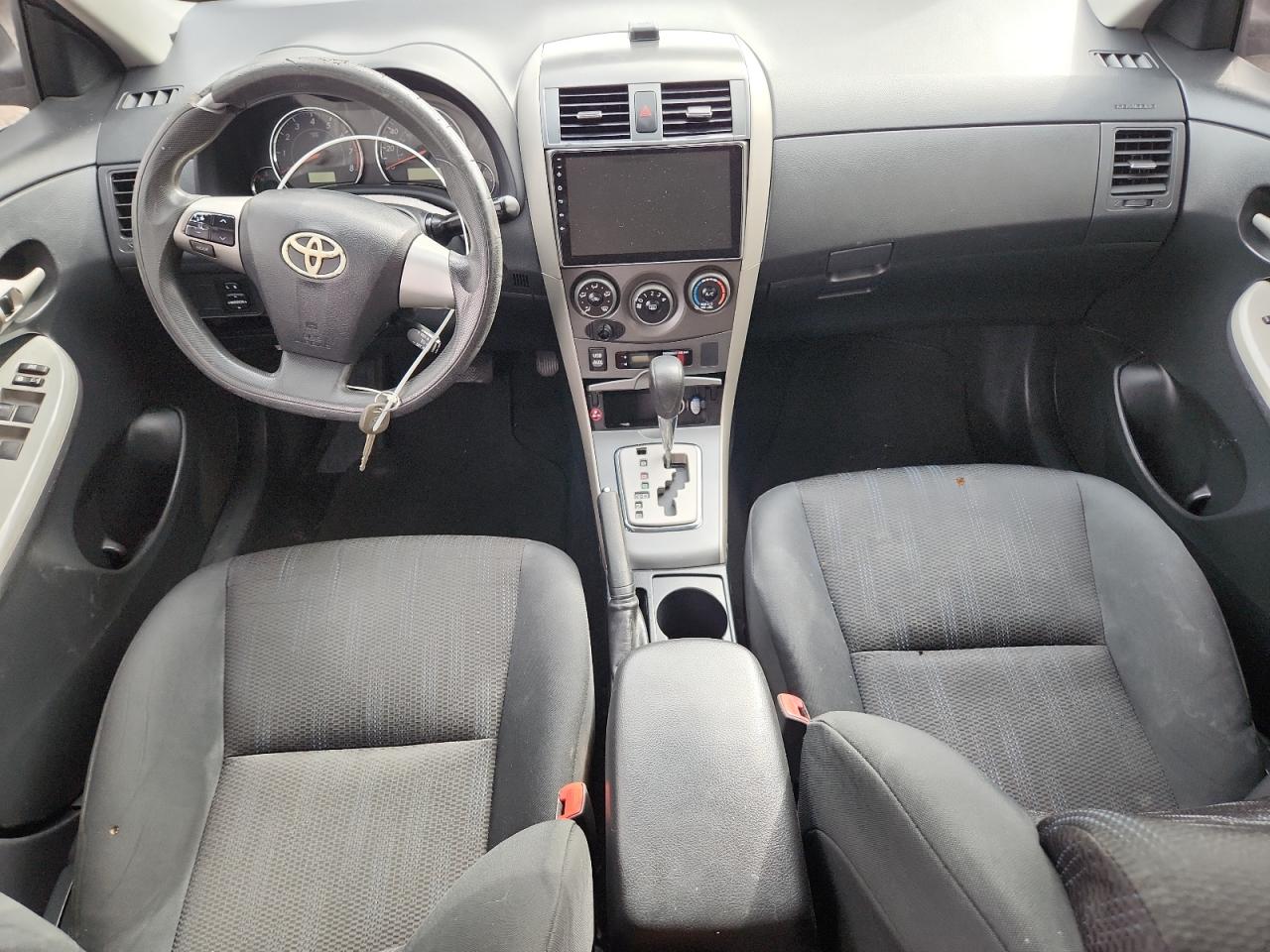 Toyota Corolla Base Image 12