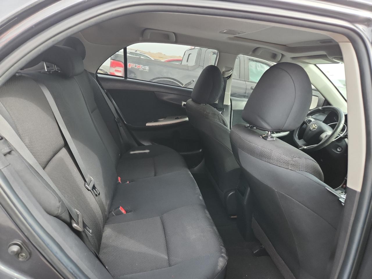 Toyota Corolla Base Image 2