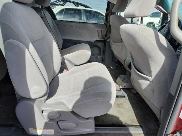 Toyota Sienna Le Image 12