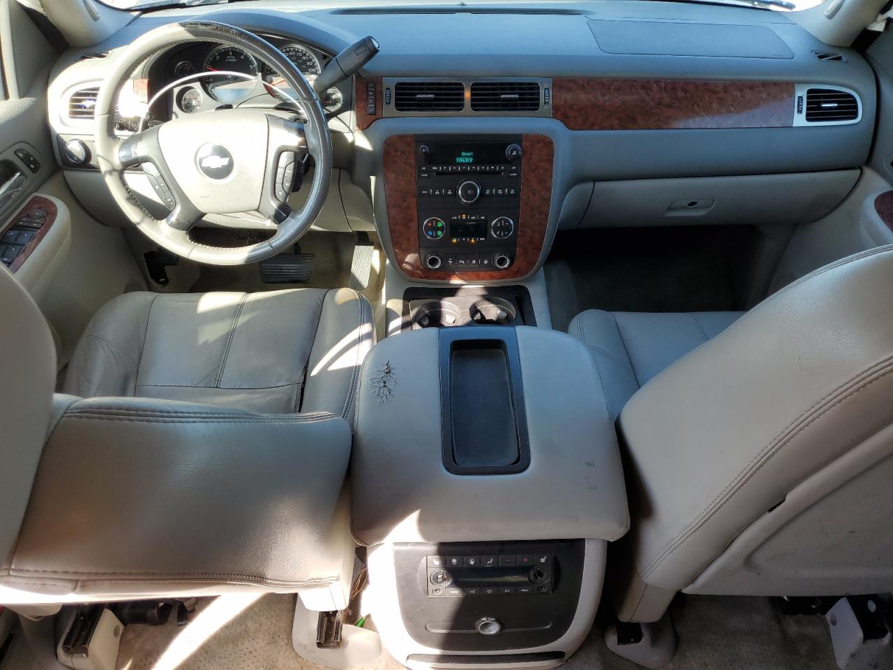 Chevrolet Suburban K1500 Image 4