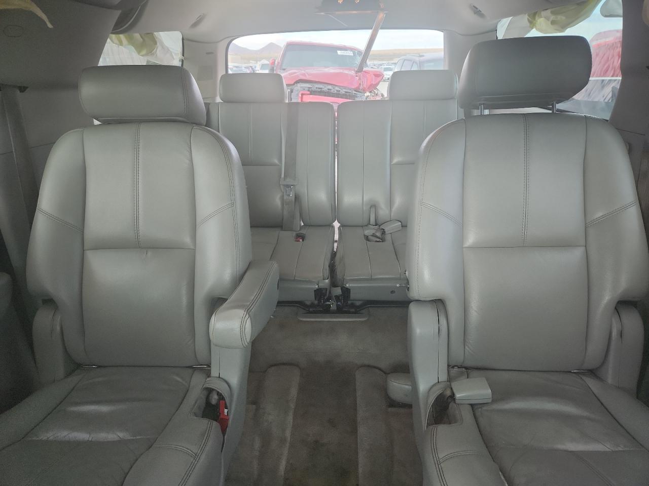 Chevrolet Suburban K1500 Image 13