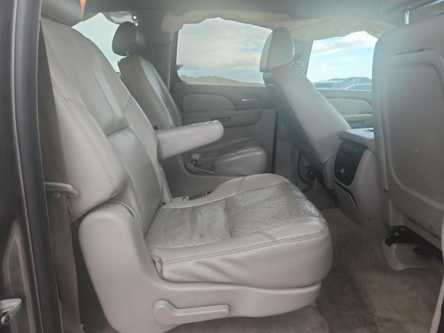 Chevrolet Suburban K1500 Image 3