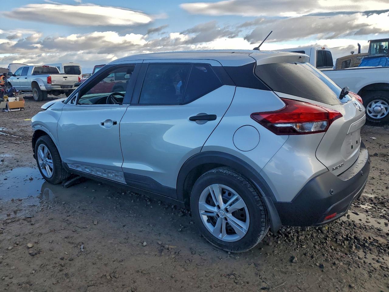 Nissan Kicks S Image 3