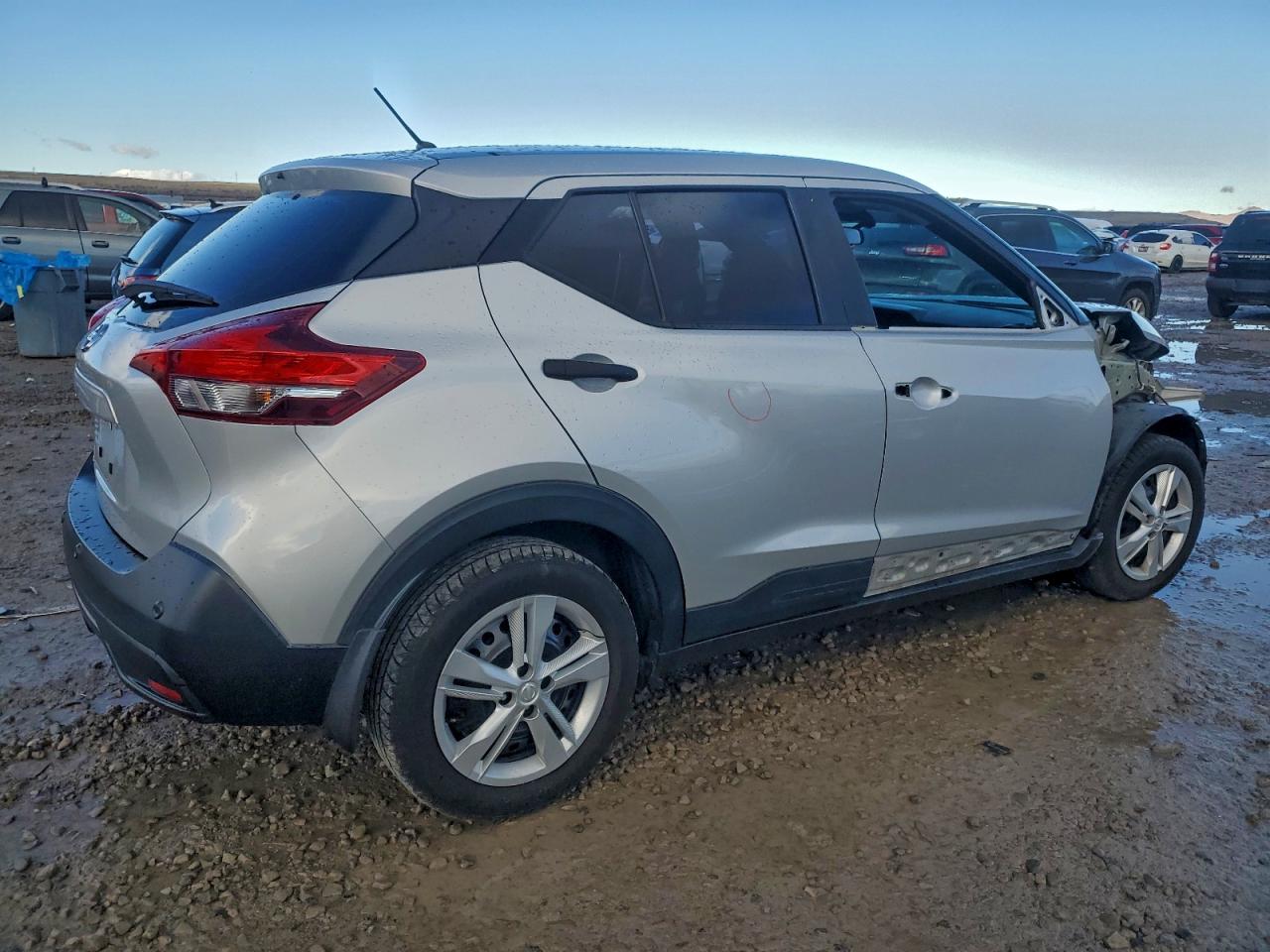 Nissan Kicks S Image 6