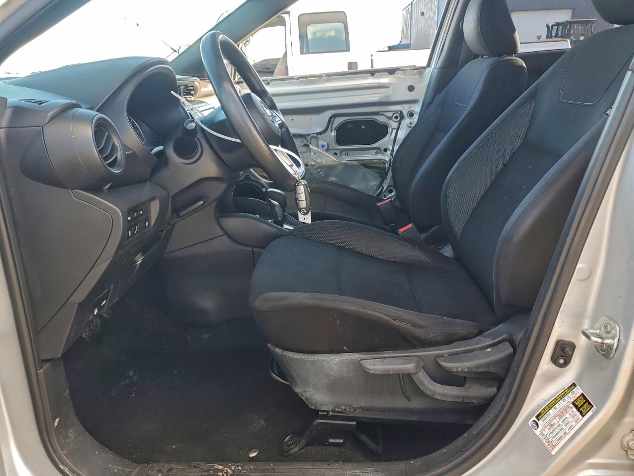 Nissan Kicks S Image 9