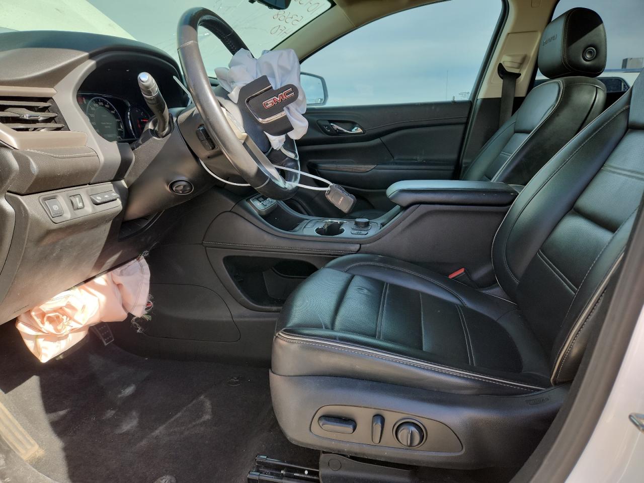 GMC Acadia Denali Image 11