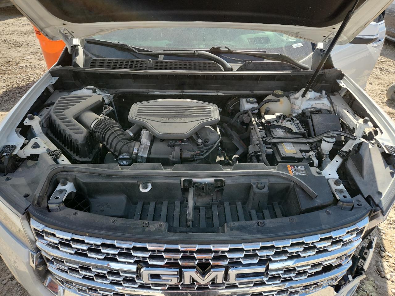GMC Acadia Denali Image 4