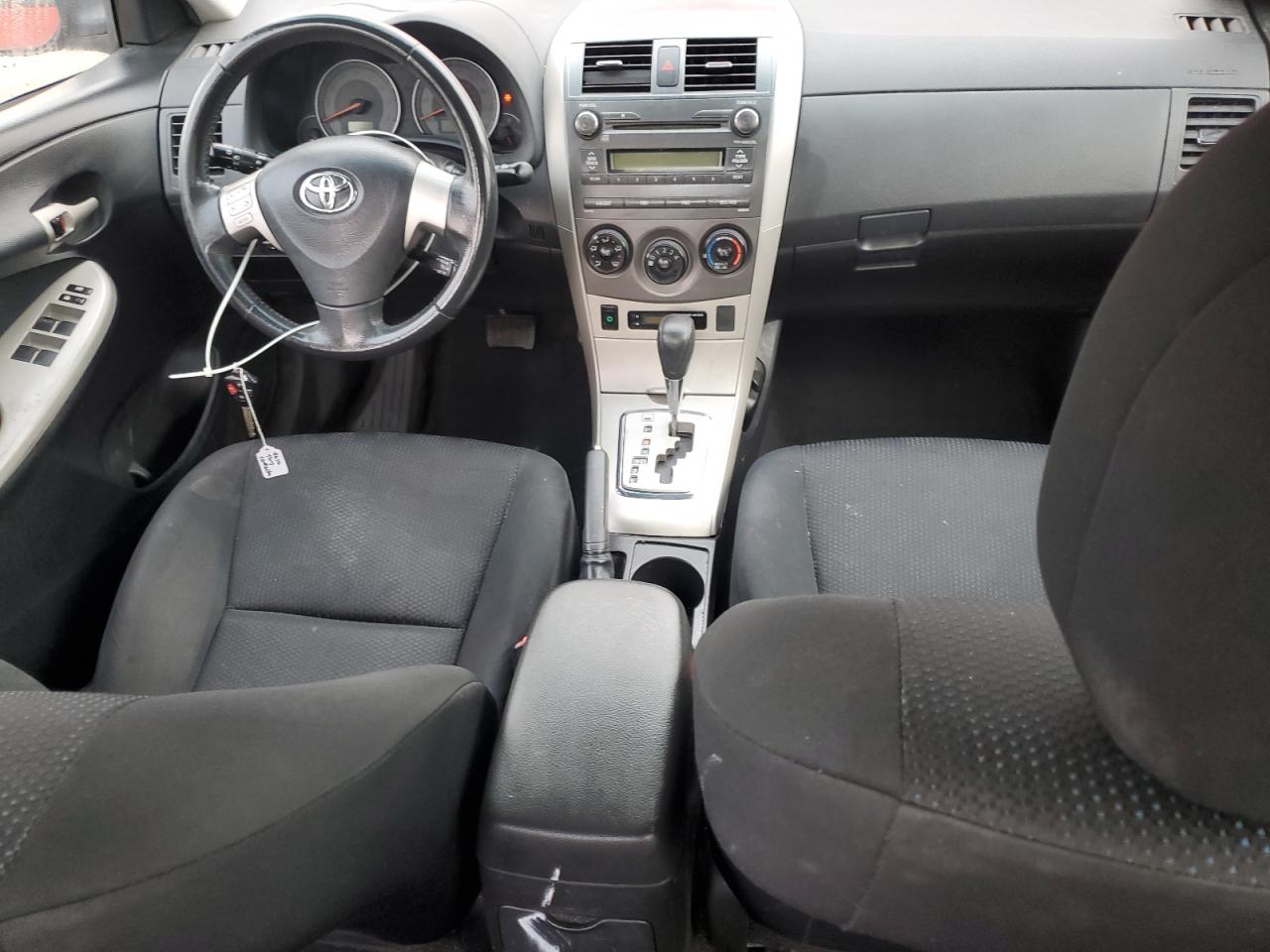 Toyota Corolla Base Image 12