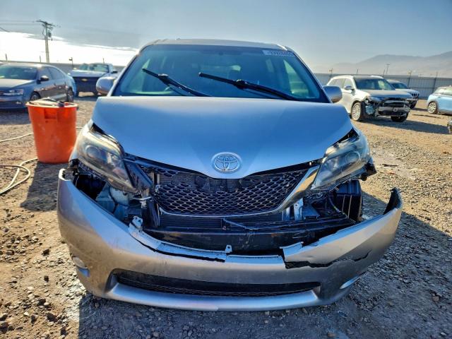 Toyota Sienna Se Image 5