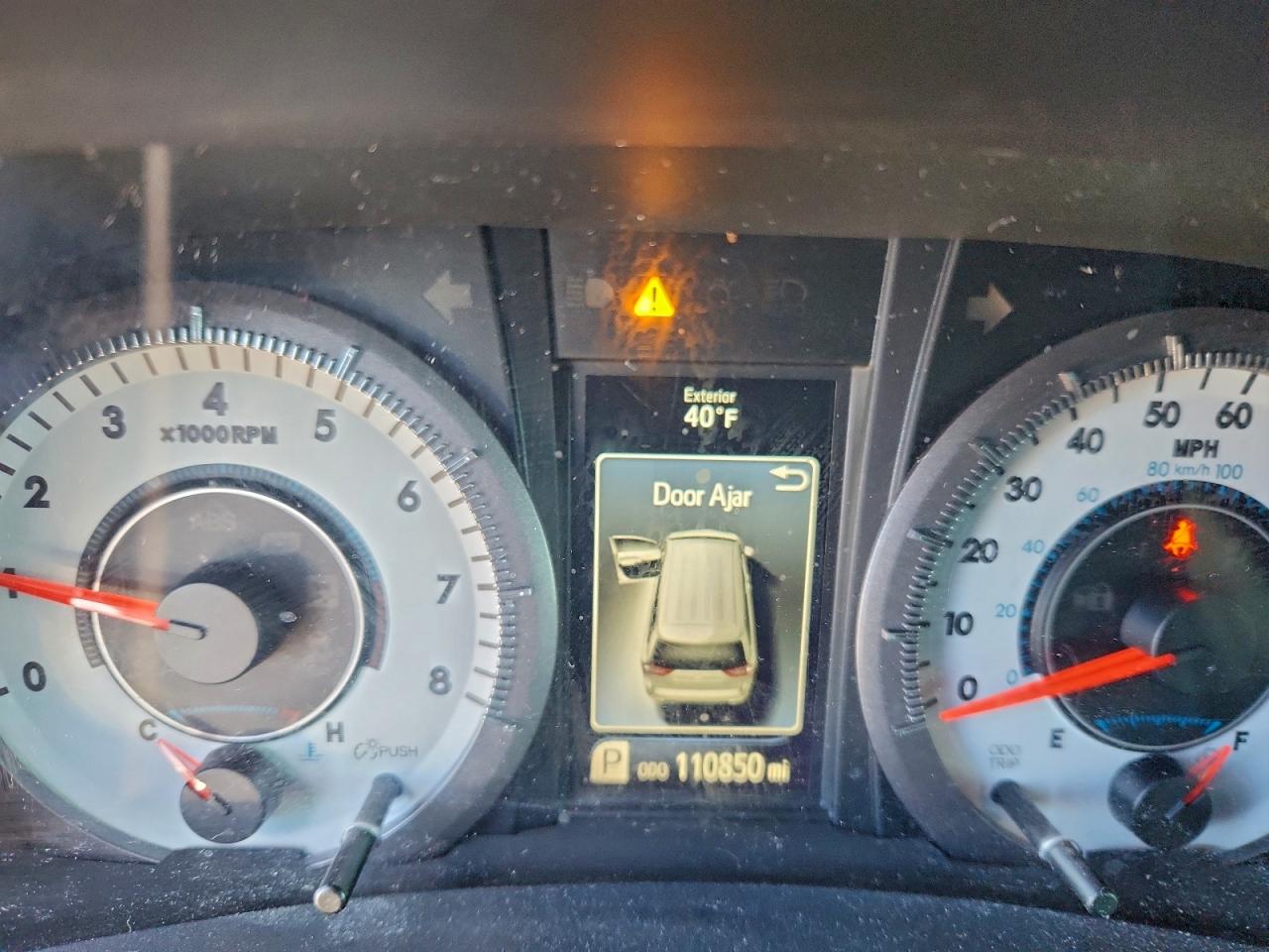 Toyota Sienna Se Image 10