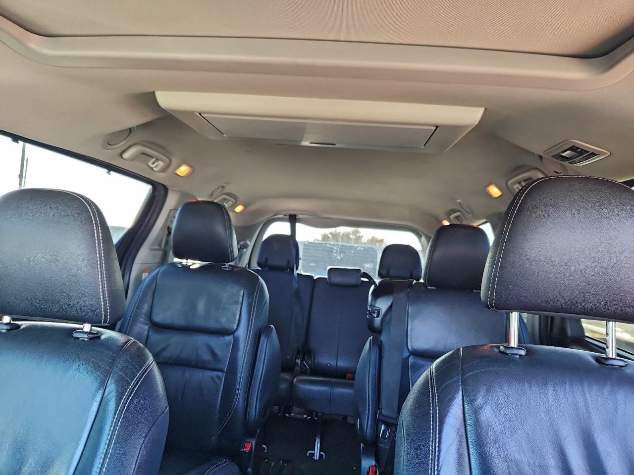 Toyota Sienna Se Image 8