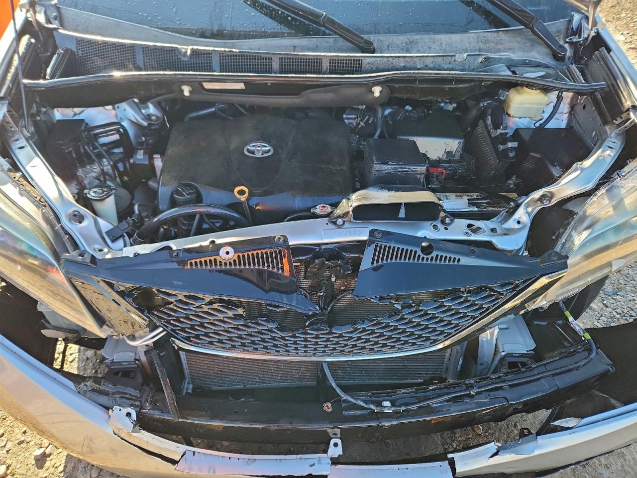 Toyota Sienna Se Image 13