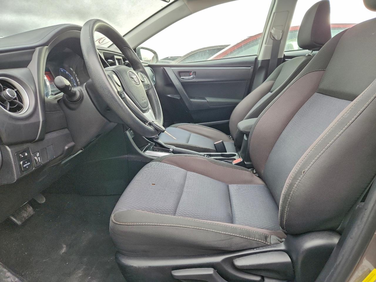 Toyota Corolla L Image 11