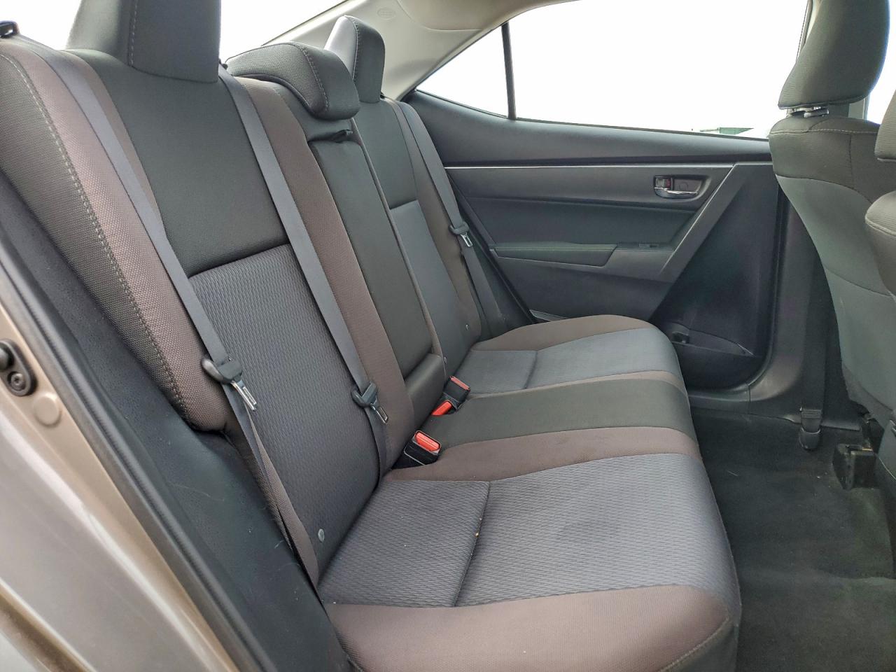 Toyota Corolla L Image 12