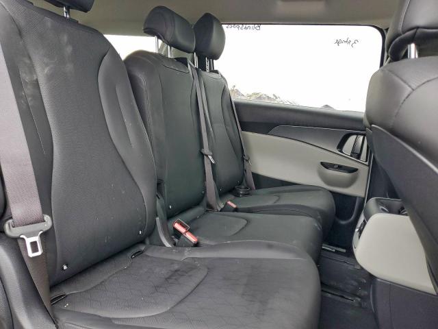 Kia Carnival Lx Image 9