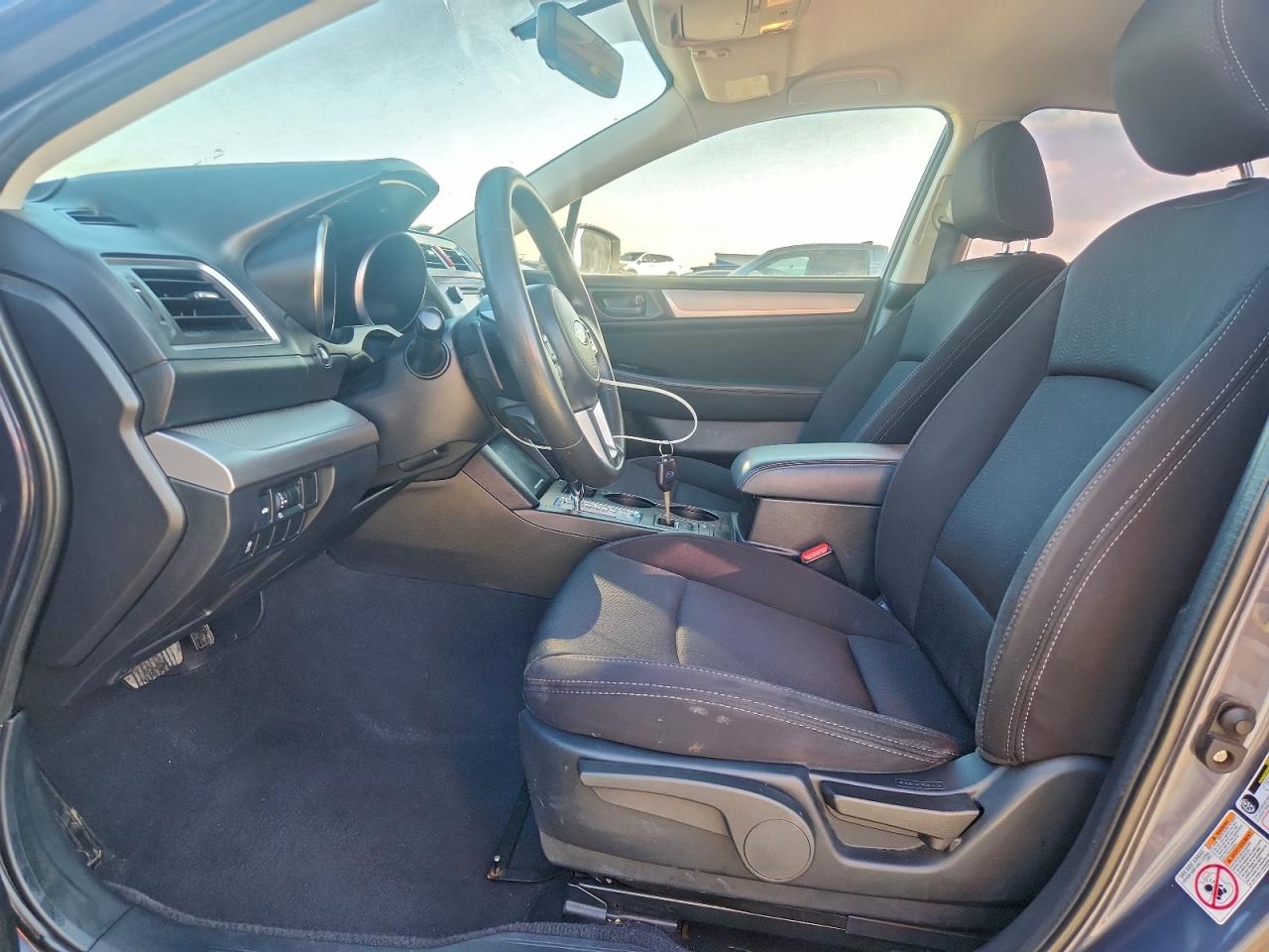 Subaru Legacy 2.5i Image 6