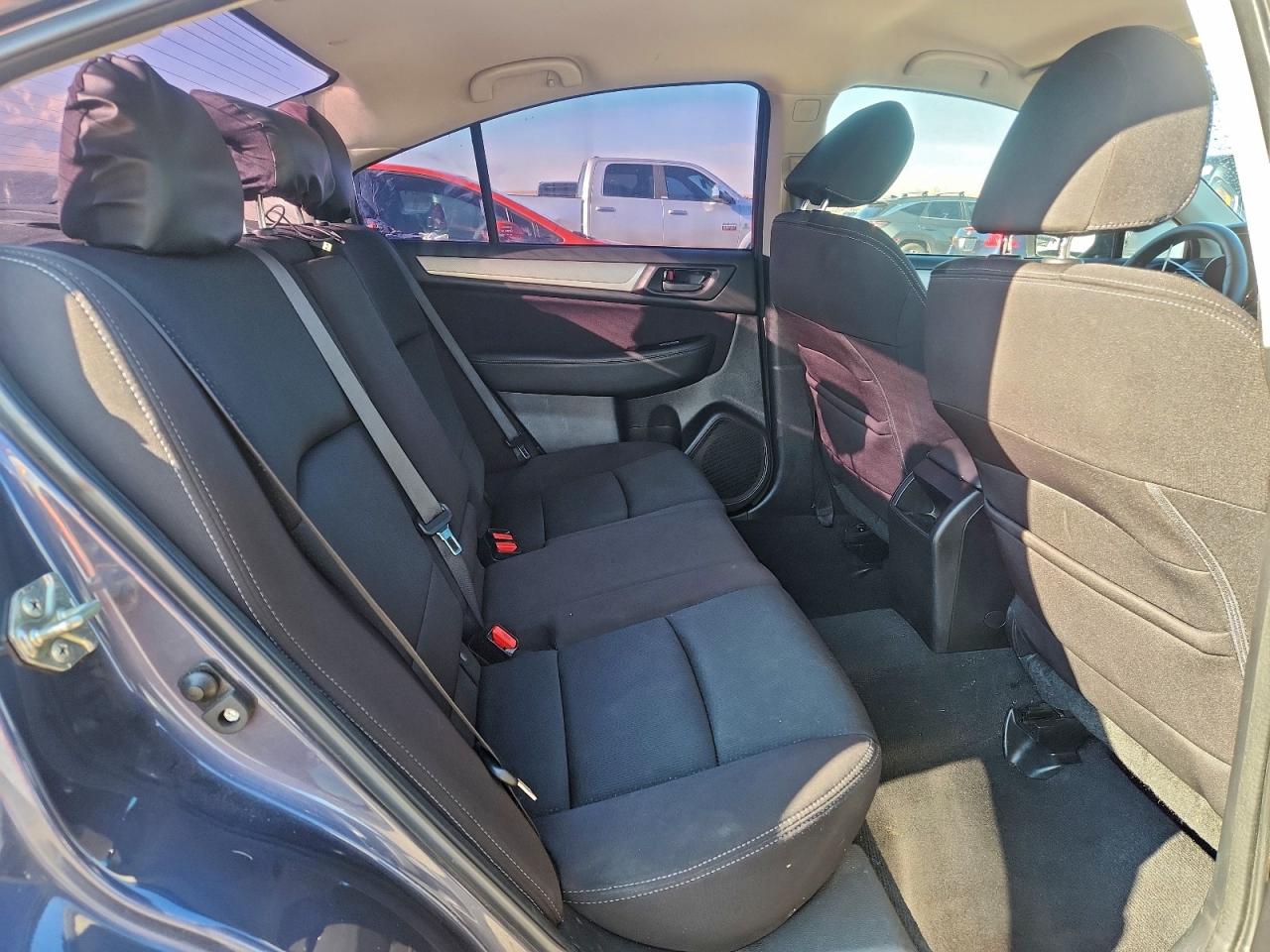 Subaru Legacy 2.5i Image 8