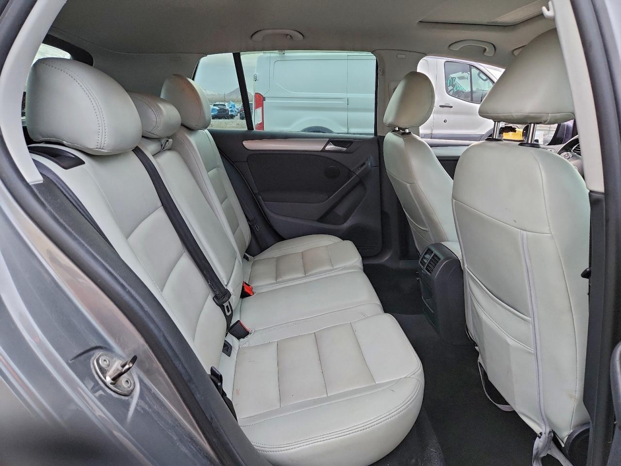 Volkswagen Golf Image 8