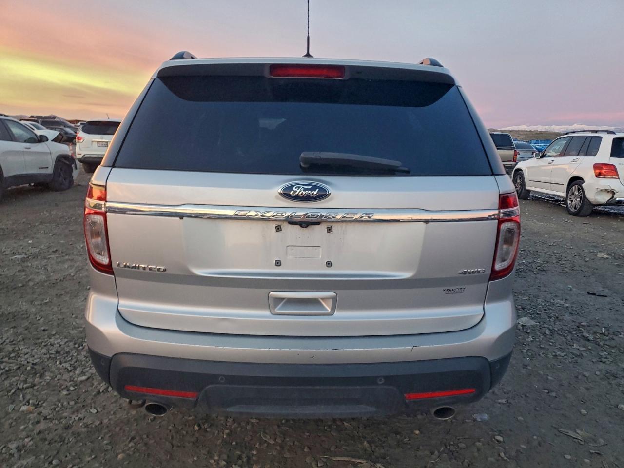 Ford Explorer Limited Image 4