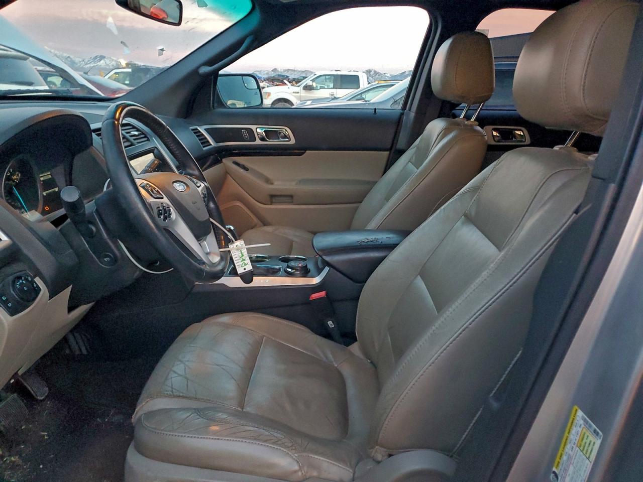 Ford Explorer Limited Image 5