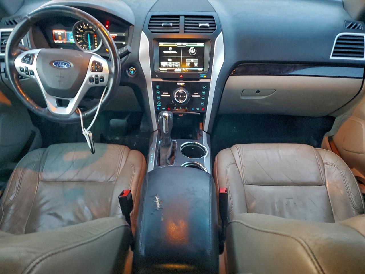 Ford Explorer Limited Image 3