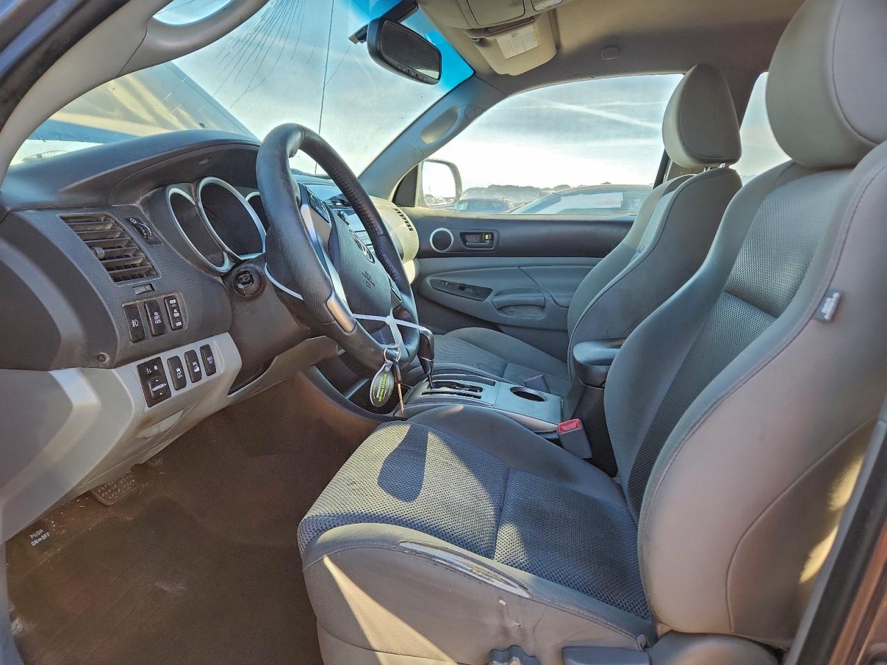 Toyota Tacoma Double Cab Image 6