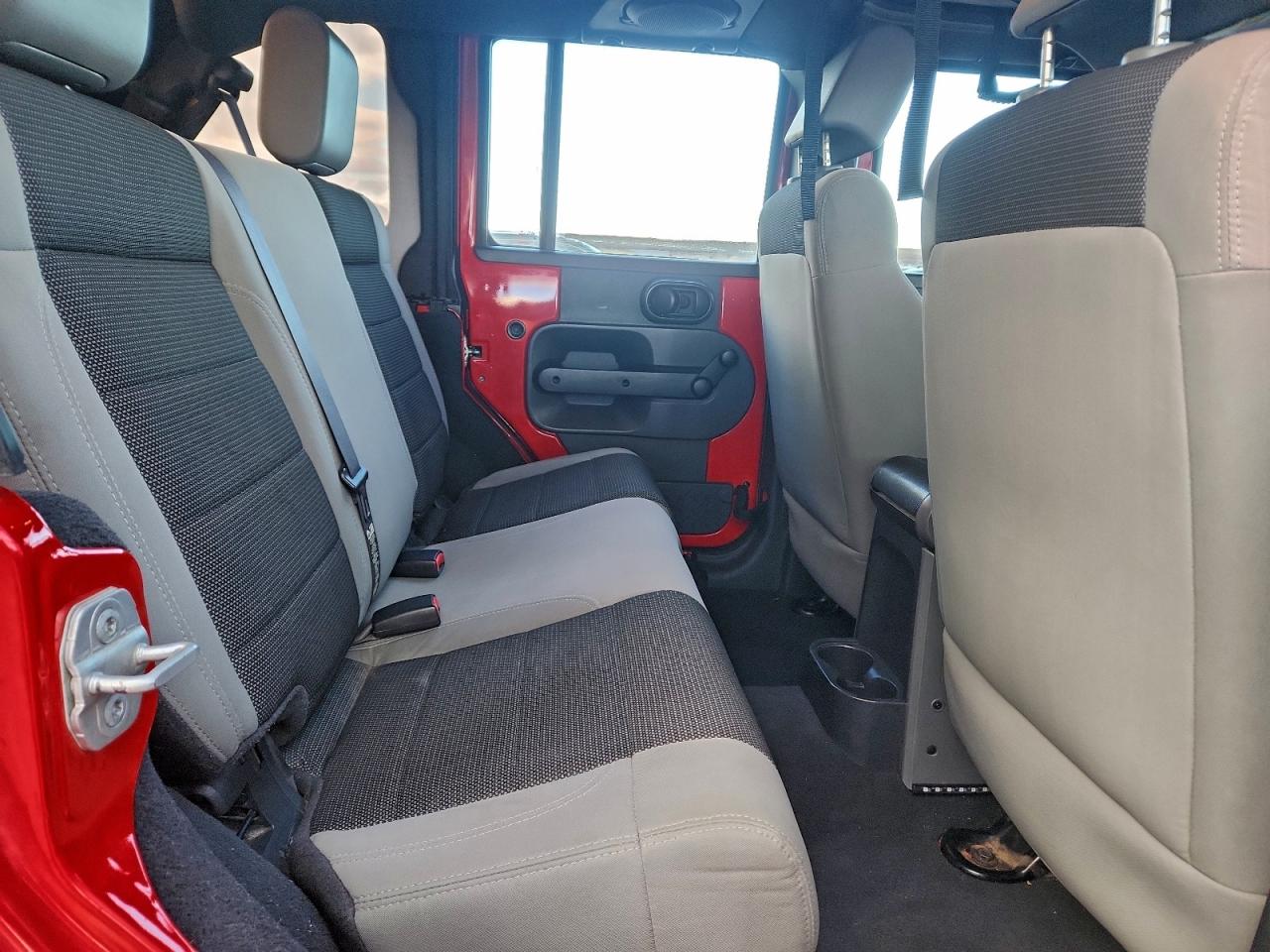 Jeep Wrangler X Image 4