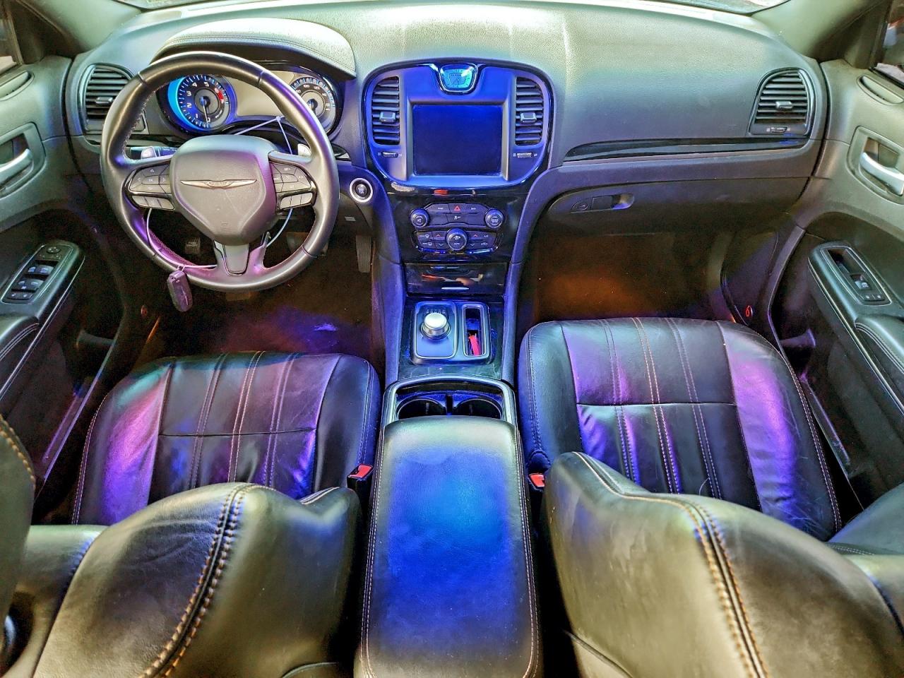 Chrysler 300 S Image 7