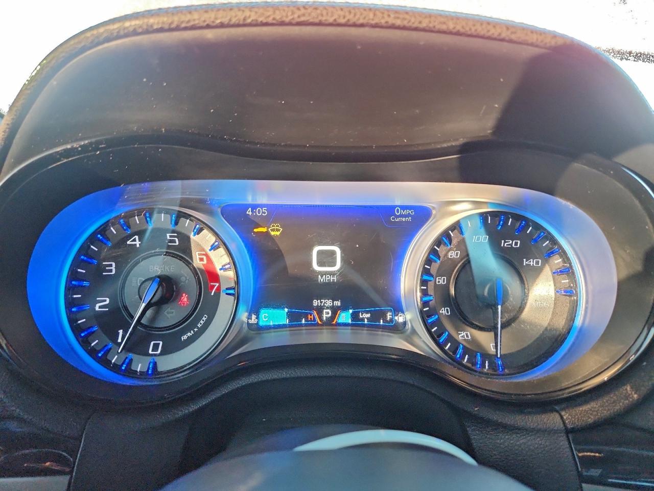 Chrysler 300 S Image 8