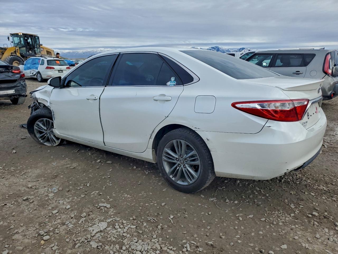 Toyota Camry Le Image 4
