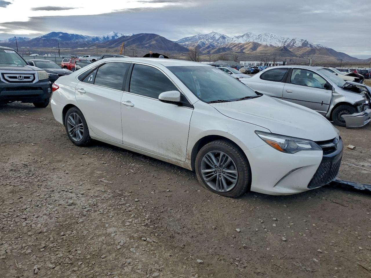 Toyota Camry Le Image 9